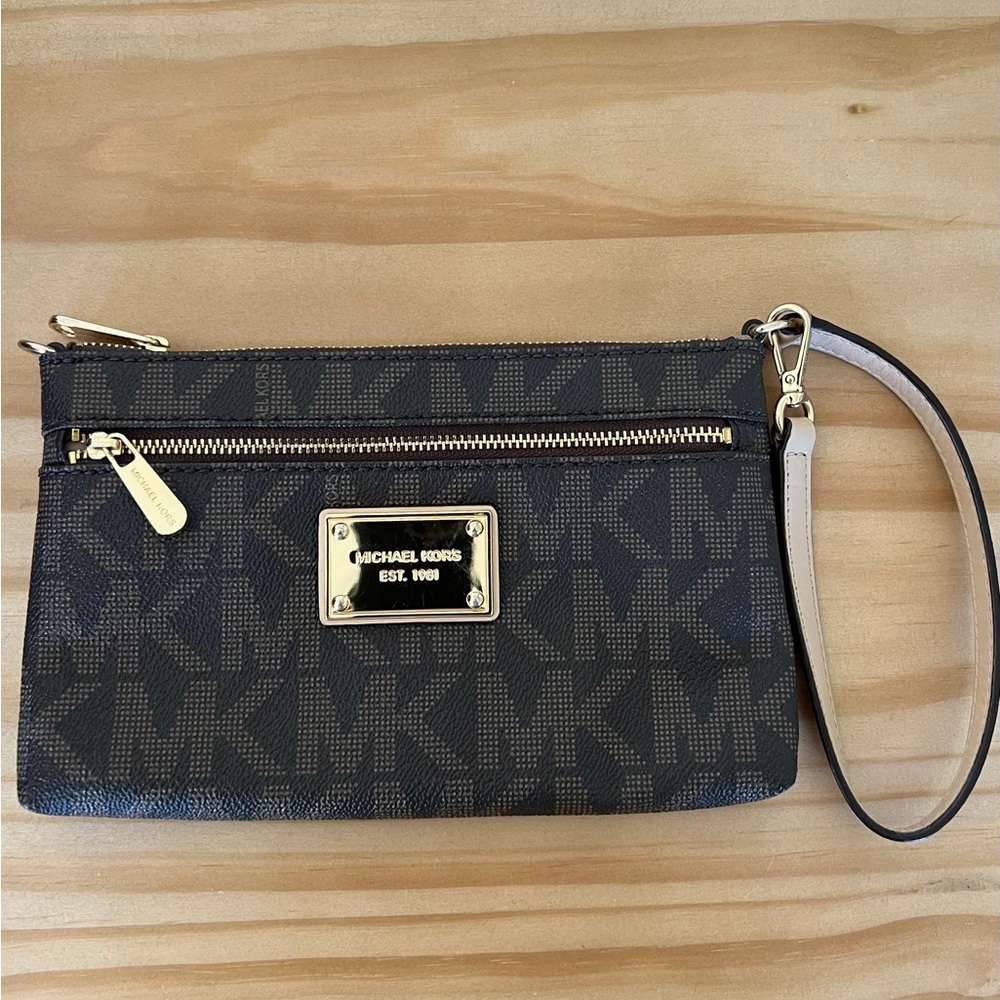 Michael Kors wristlet
